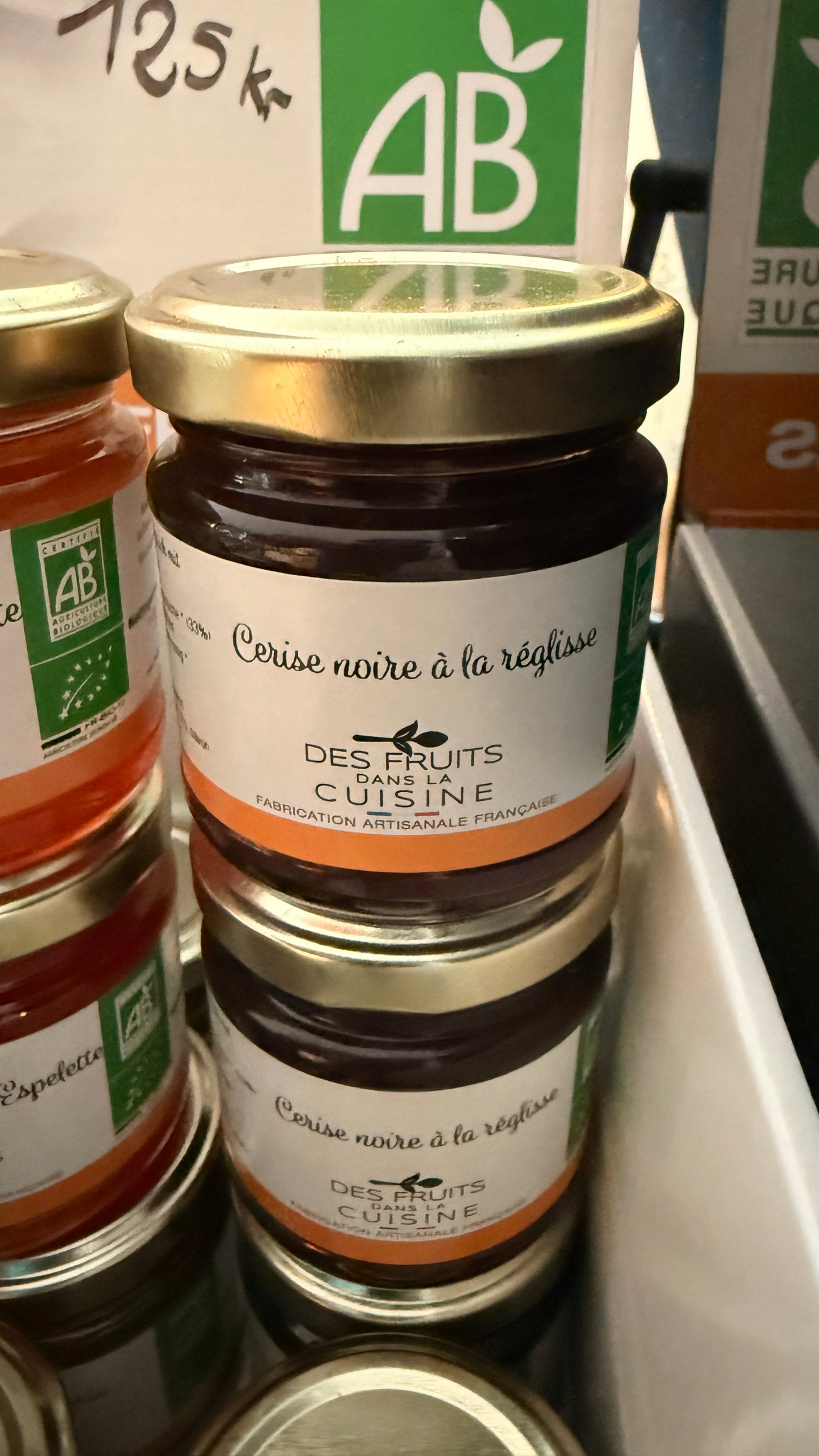 Assortiment av ekologiska marmelader för ost